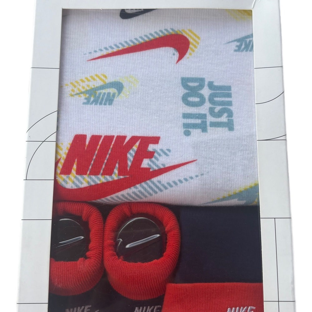 Nike Infant 3-Piece Set - White, Red, and Blue